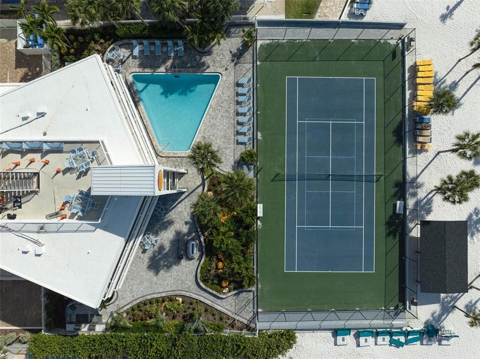 For Sale: $929,000 (2 beds, 2 baths, 1215 Square Feet)