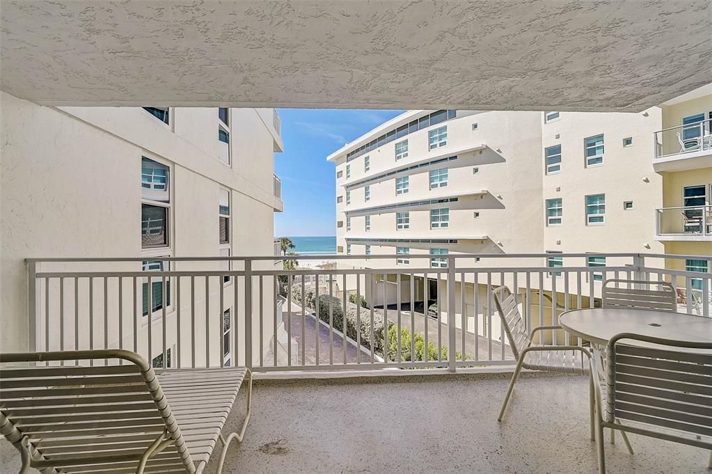 For Sale: $929,000 (2 beds, 2 baths, 1215 Square Feet)