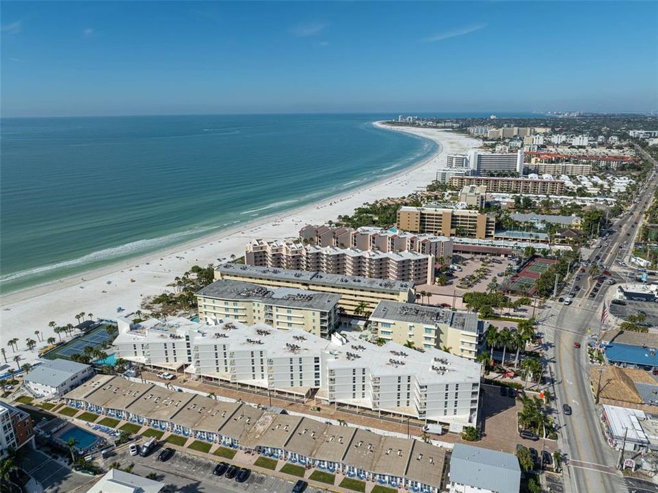 For Sale: $929,000 (2 beds, 2 baths, 1215 Square Feet)