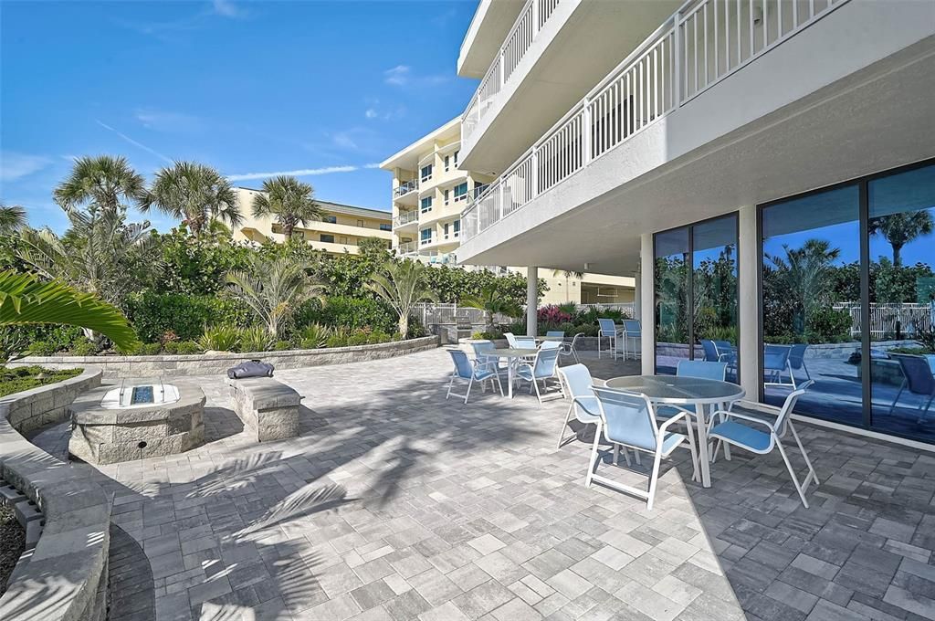 For Sale: $929,000 (2 beds, 2 baths, 1215 Square Feet)