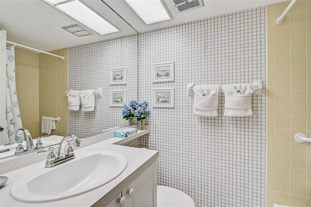 For Sale: $929,000 (2 beds, 2 baths, 1215 Square Feet)