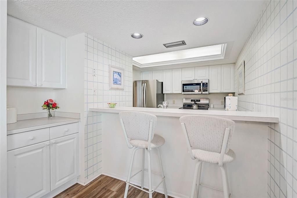 For Sale: $929,000 (2 beds, 2 baths, 1215 Square Feet)