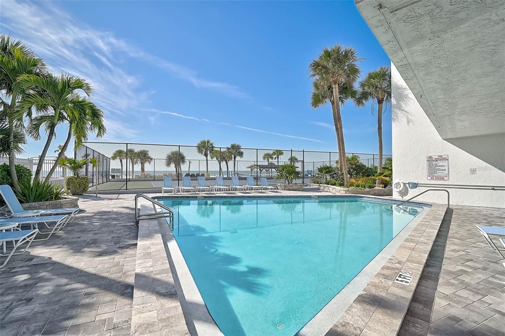 For Sale: $929,000 (2 beds, 2 baths, 1215 Square Feet)