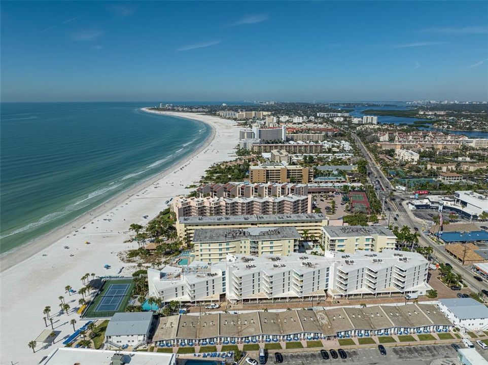 For Sale: $929,000 (2 beds, 2 baths, 1215 Square Feet)