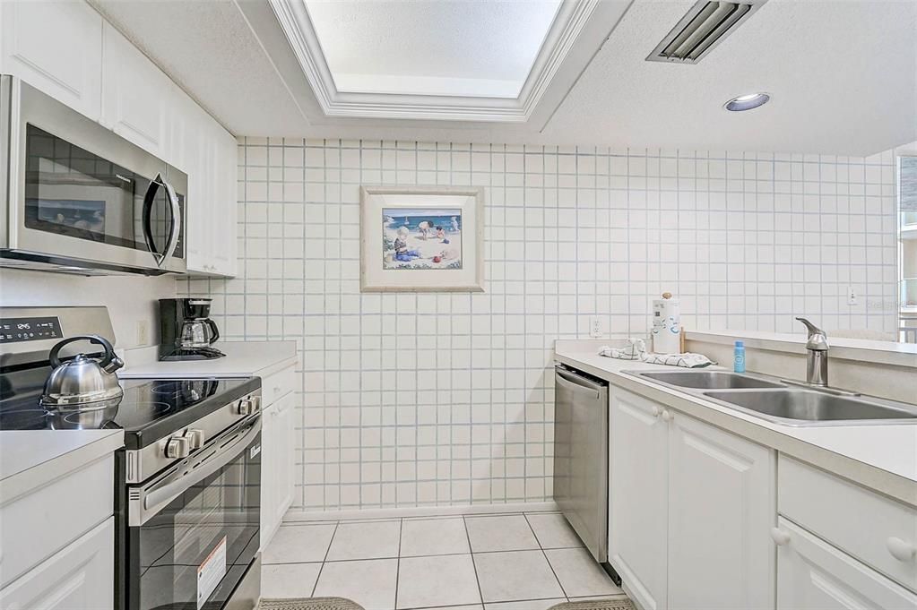 For Sale: $929,000 (2 beds, 2 baths, 1215 Square Feet)