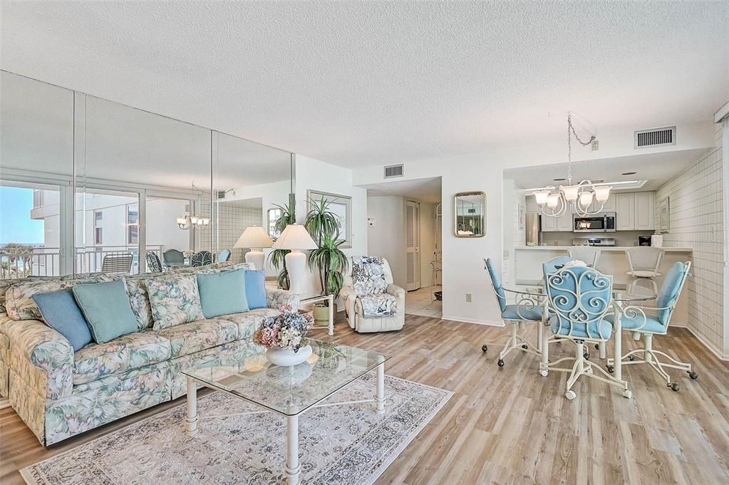 For Sale: $929,000 (2 beds, 2 baths, 1215 Square Feet)