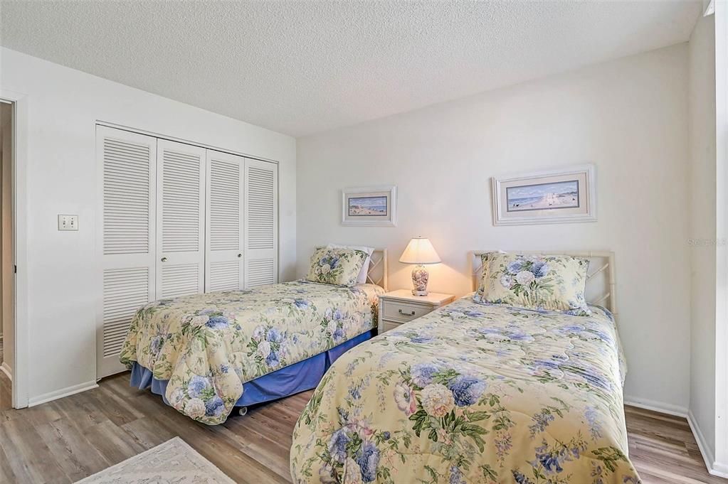 For Sale: $929,000 (2 beds, 2 baths, 1215 Square Feet)