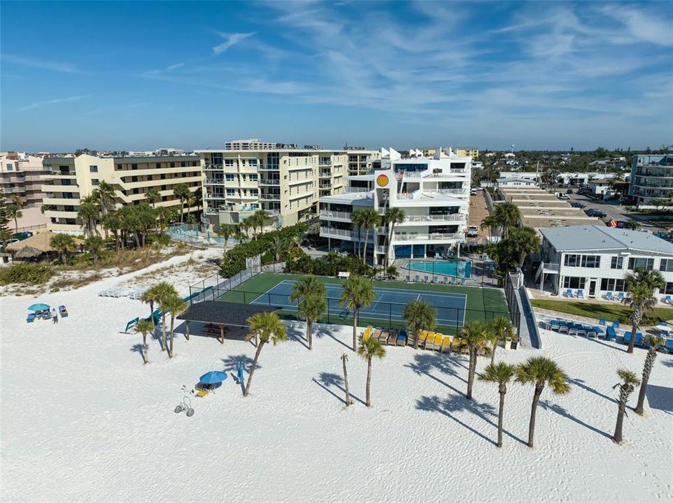 For Sale: $929,000 (2 beds, 2 baths, 1215 Square Feet)