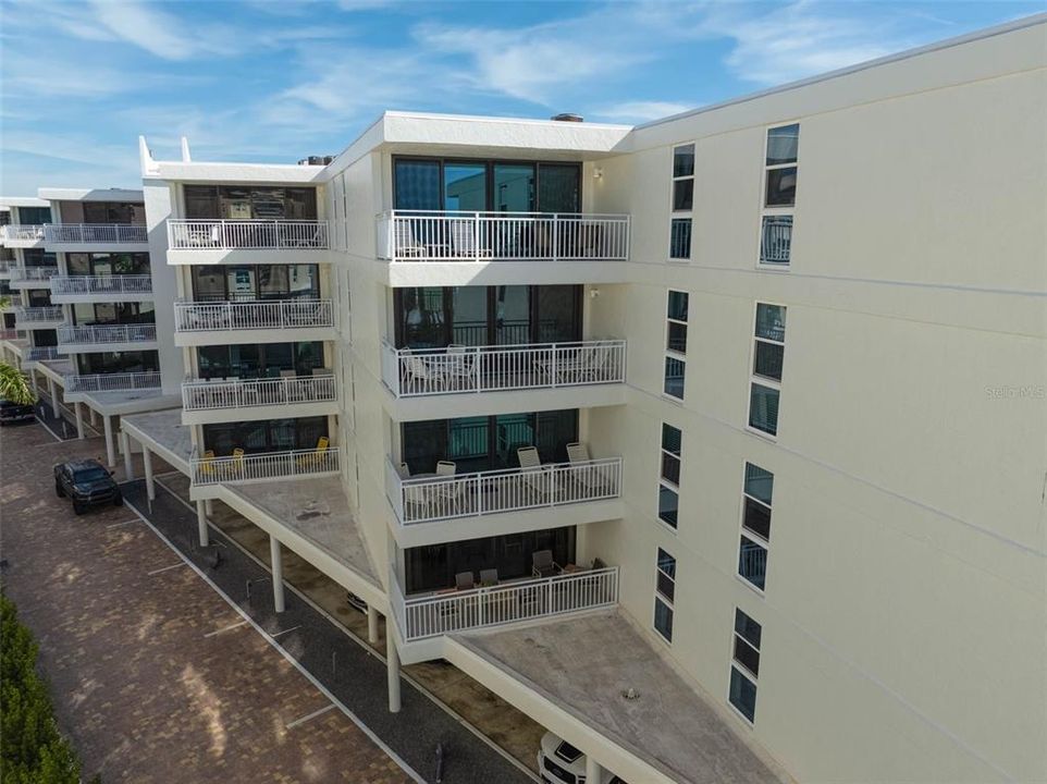 For Sale: $929,000 (2 beds, 2 baths, 1215 Square Feet)