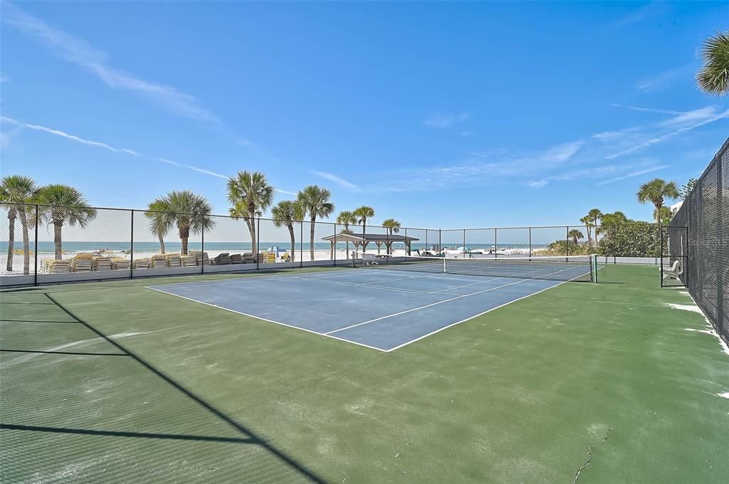 For Sale: $929,000 (2 beds, 2 baths, 1215 Square Feet)