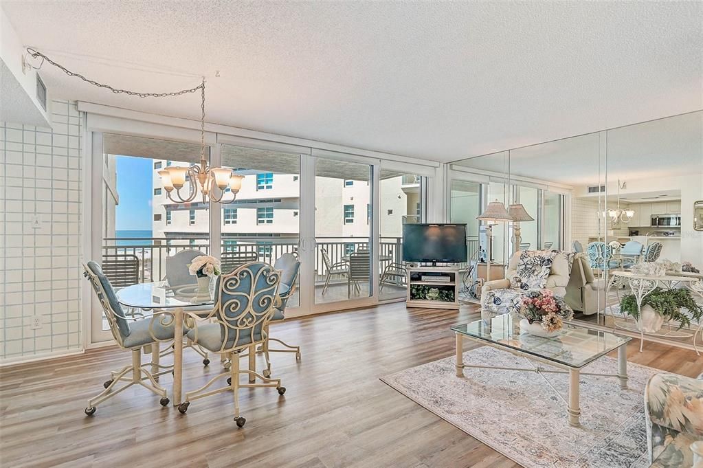 For Sale: $929,000 (2 beds, 2 baths, 1215 Square Feet)