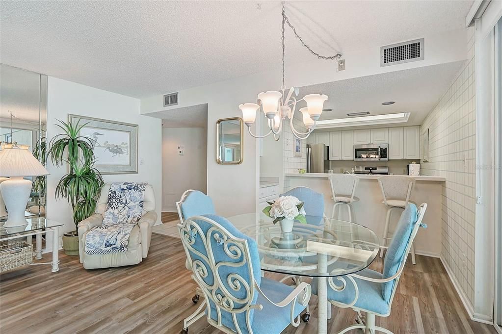 For Sale: $929,000 (2 beds, 2 baths, 1215 Square Feet)