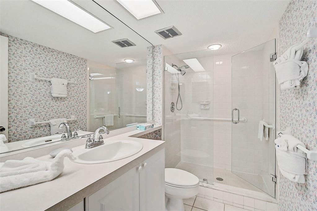 For Sale: $929,000 (2 beds, 2 baths, 1215 Square Feet)