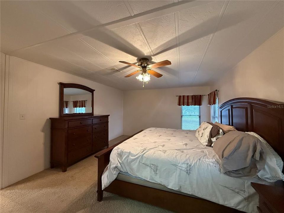 На продажу: $164,500 (3 спален, 2 ванн, 1352 Квадратных фут)