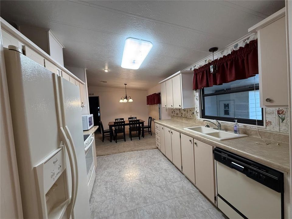 На продажу: $164,500 (3 спален, 2 ванн, 1352 Квадратных фут)