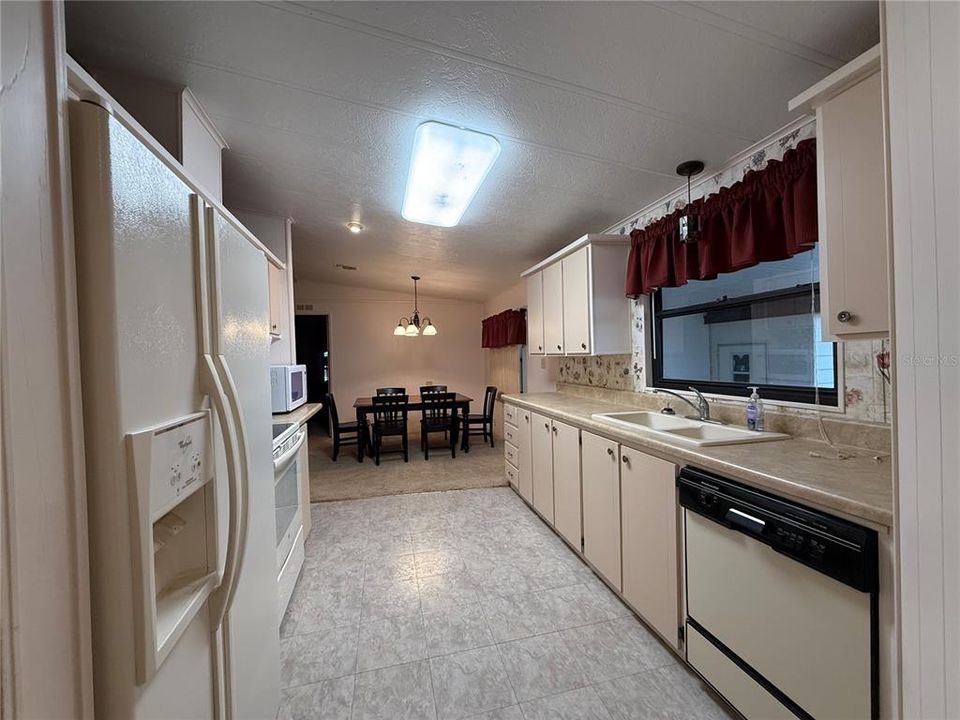 На продажу: $164,500 (3 спален, 2 ванн, 1352 Квадратных фут)