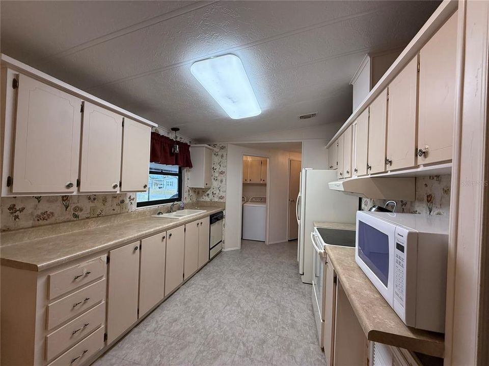 На продажу: $164,500 (3 спален, 2 ванн, 1352 Квадратных фут)