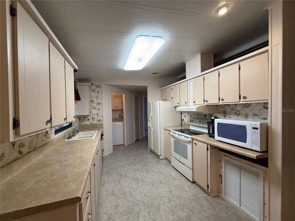 На продажу: $164,500 (3 спален, 2 ванн, 1352 Квадратных фут)