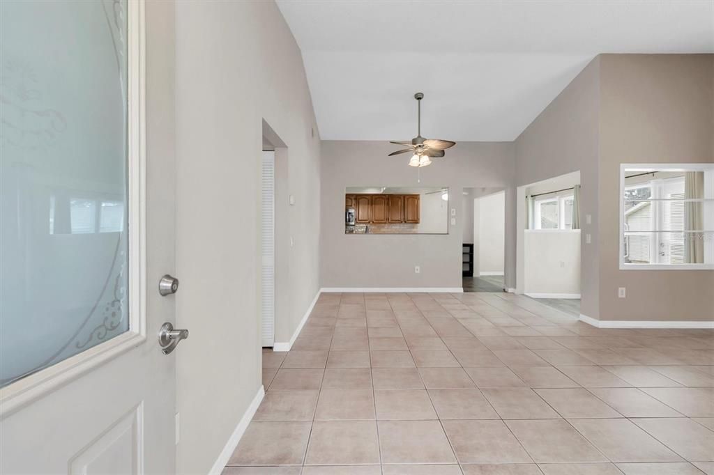 For Sale: $235,000 (2 beds, 2 baths, 1190 Square Feet)