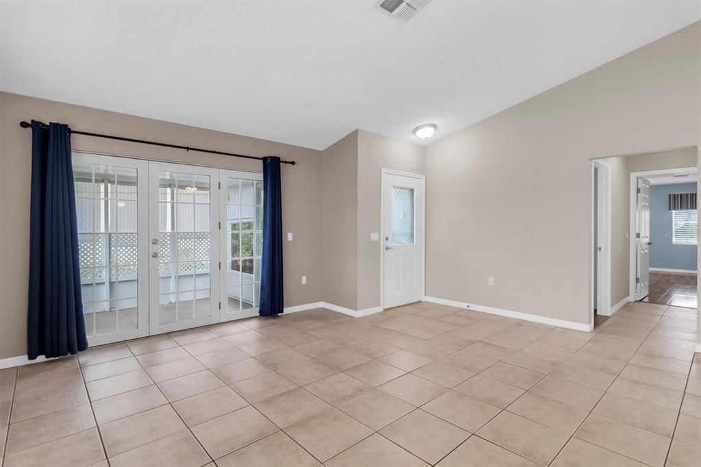 For Sale: $235,000 (2 beds, 2 baths, 1190 Square Feet)