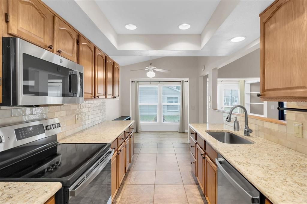 For Sale: $235,000 (2 beds, 2 baths, 1190 Square Feet)