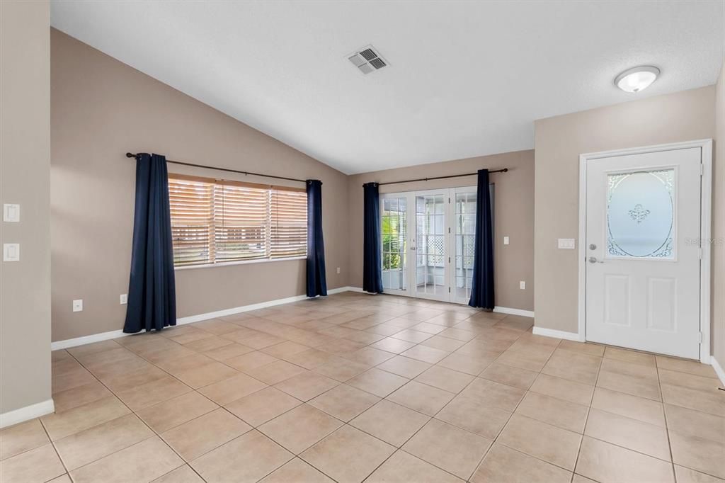 For Sale: $235,000 (2 beds, 2 baths, 1190 Square Feet)