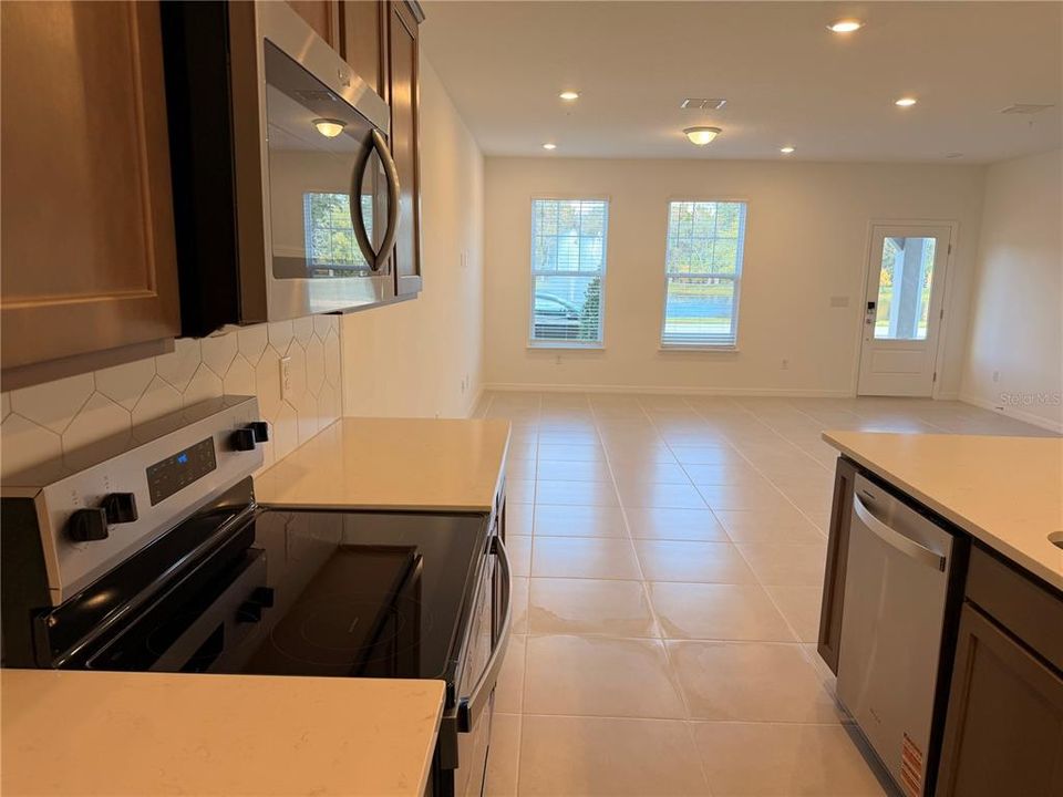 For Rent: $2,800 (3 beds, 2 baths, 1683 Square Feet)