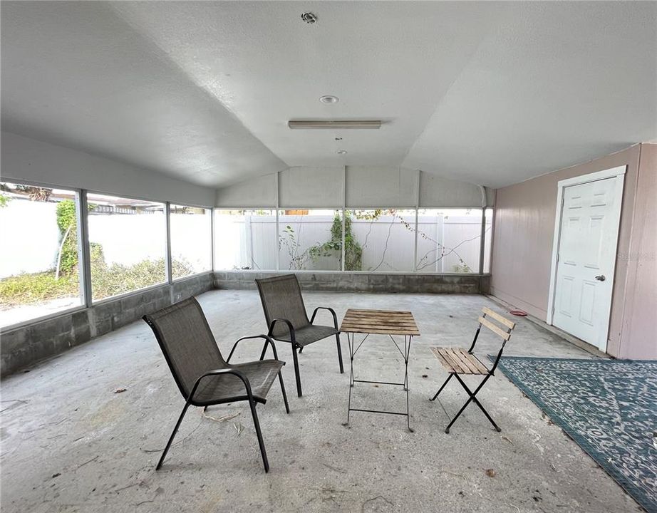 For Rent: $2,800 (3 beds, 2 baths, 1835 Square Feet)