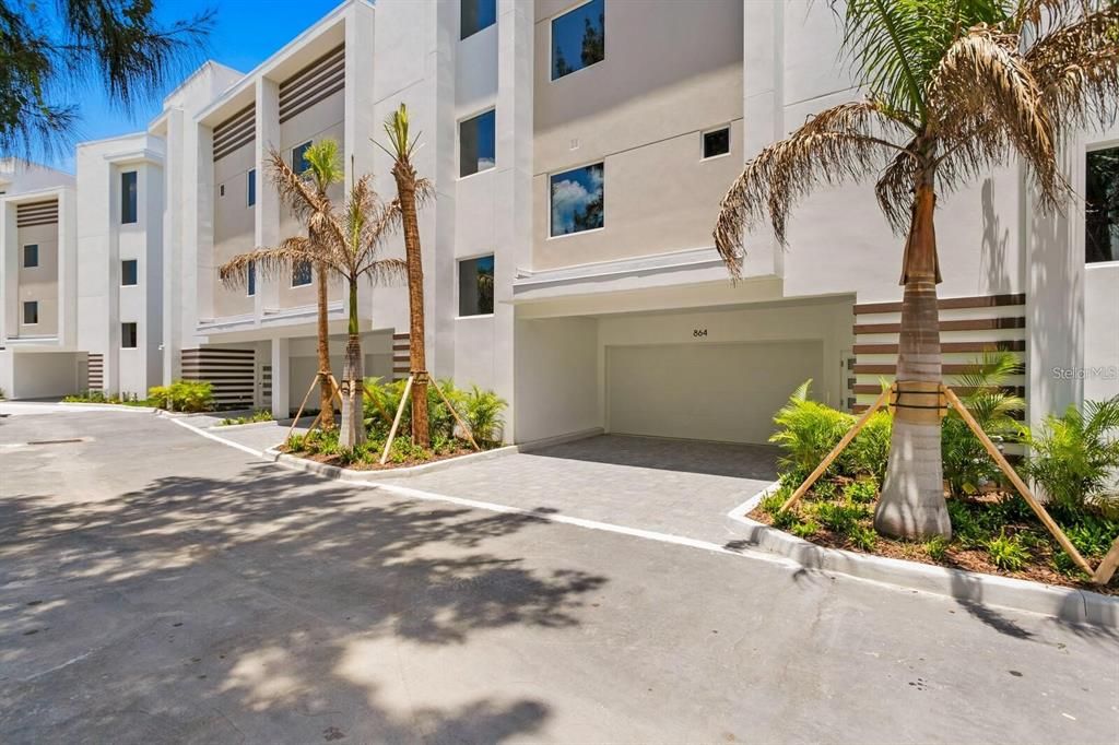 For Sale: $2,050,000 (3 beds, 3 baths, 3323 Square Feet)