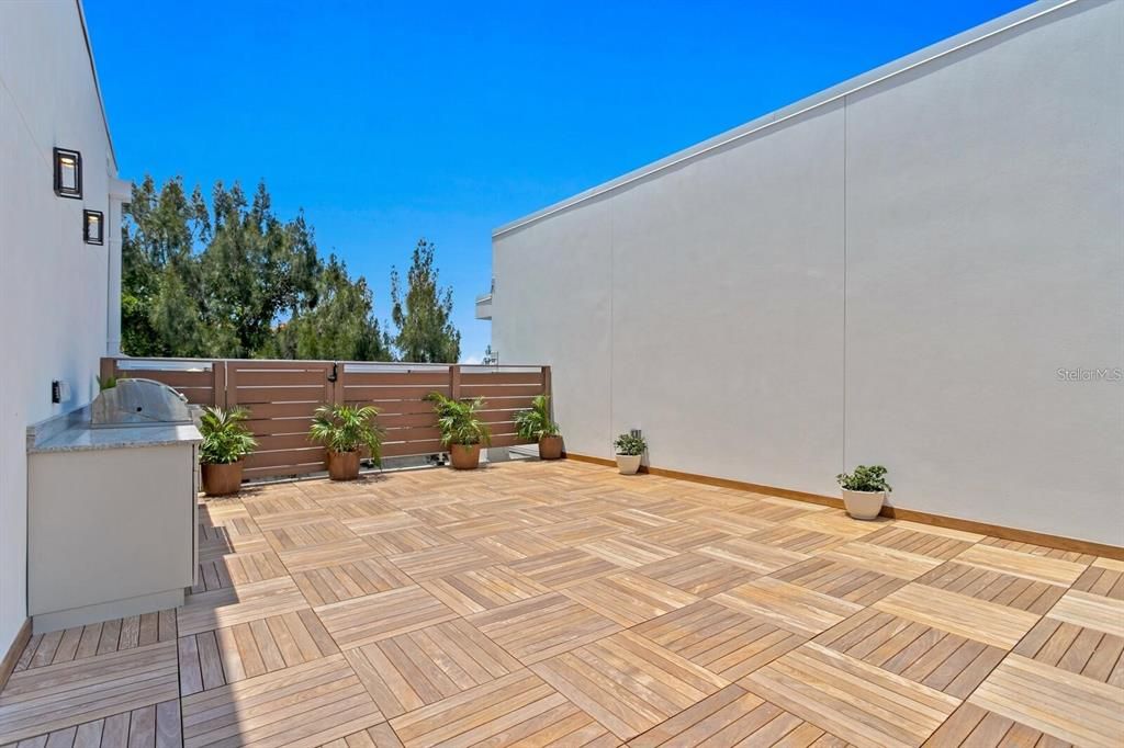 For Sale: $2,050,000 (3 beds, 3 baths, 3323 Square Feet)