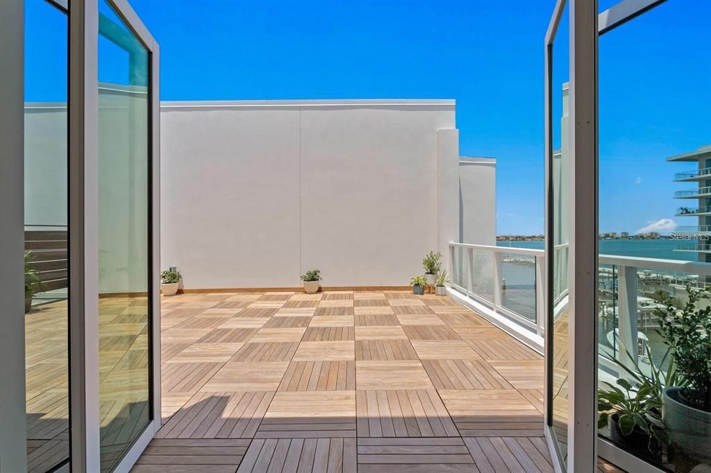 For Sale: $2,050,000 (3 beds, 3 baths, 3323 Square Feet)