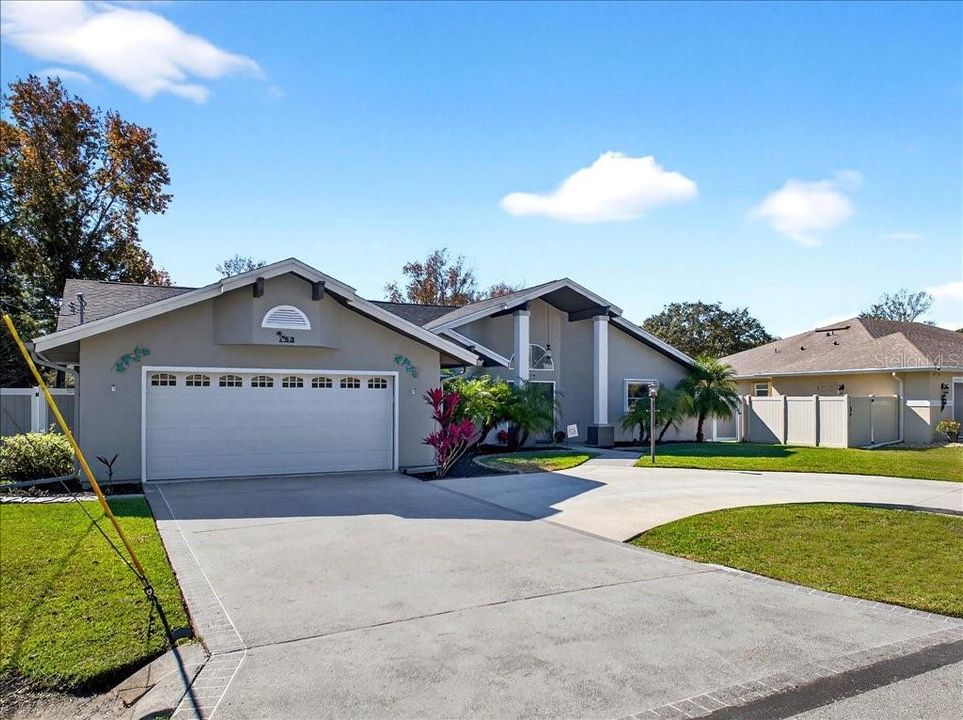 For Sale: $519,000 (3 beds, 2 baths, 2305 Square Feet)