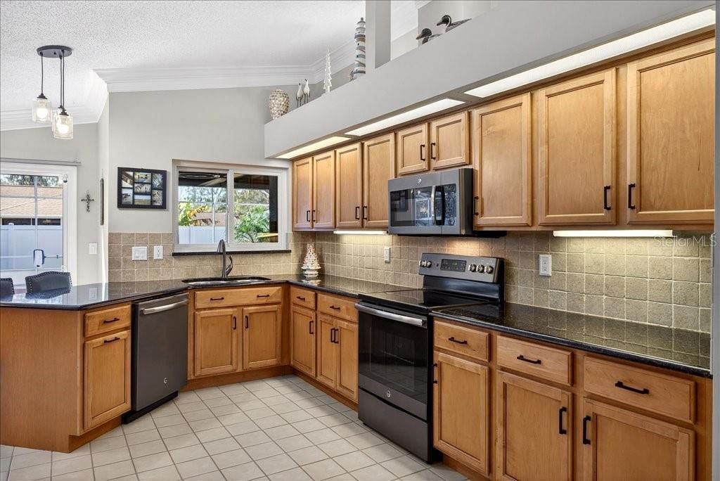 For Sale: $519,000 (3 beds, 2 baths, 2305 Square Feet)