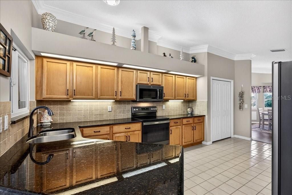 For Sale: $519,000 (3 beds, 2 baths, 2305 Square Feet)