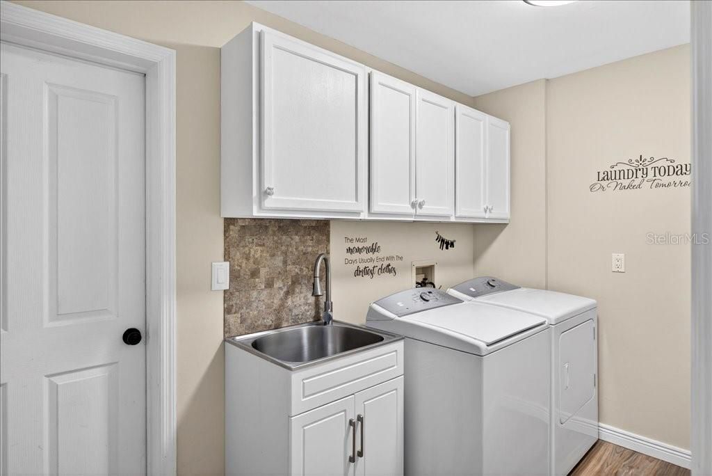 For Sale: $519,000 (3 beds, 2 baths, 2305 Square Feet)