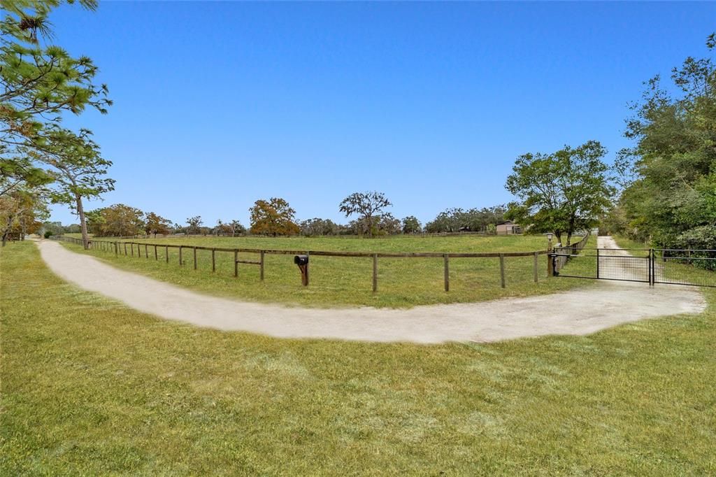 For Sale: $649,900 (3 beds, 2 baths, 1616 Square Feet)