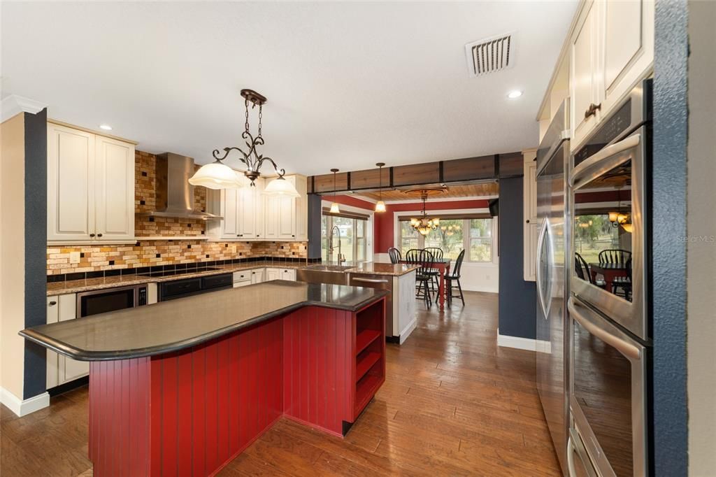 For Sale: $649,900 (3 beds, 2 baths, 1616 Square Feet)