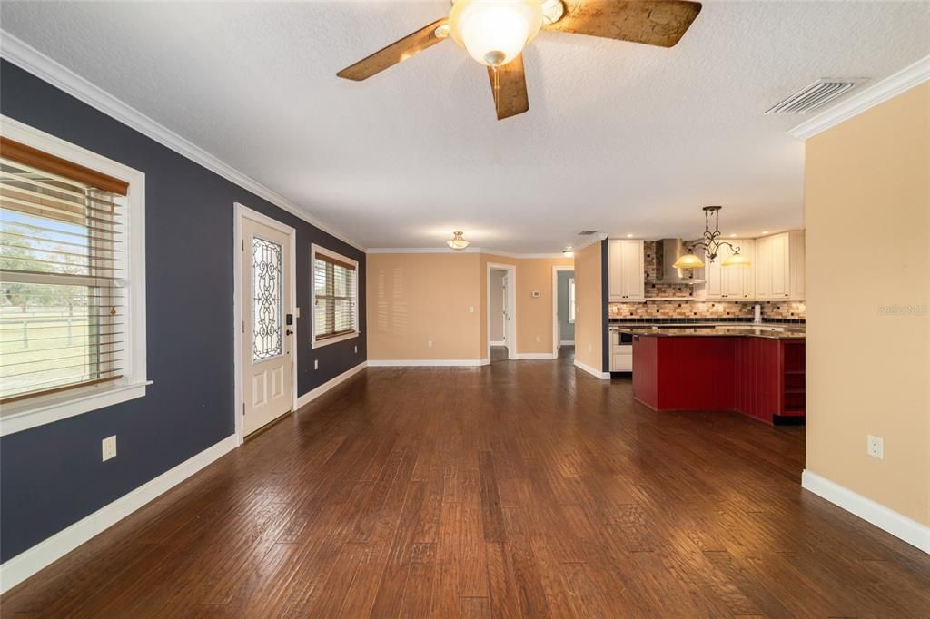 For Sale: $649,900 (3 beds, 2 baths, 1616 Square Feet)