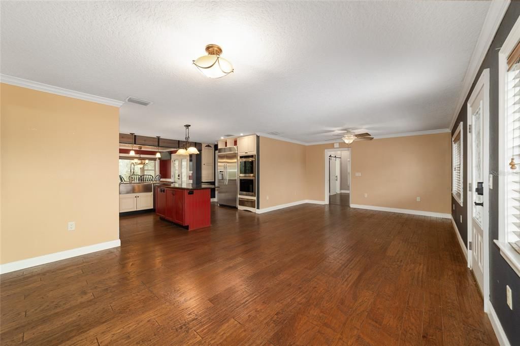 For Sale: $649,900 (3 beds, 2 baths, 1616 Square Feet)