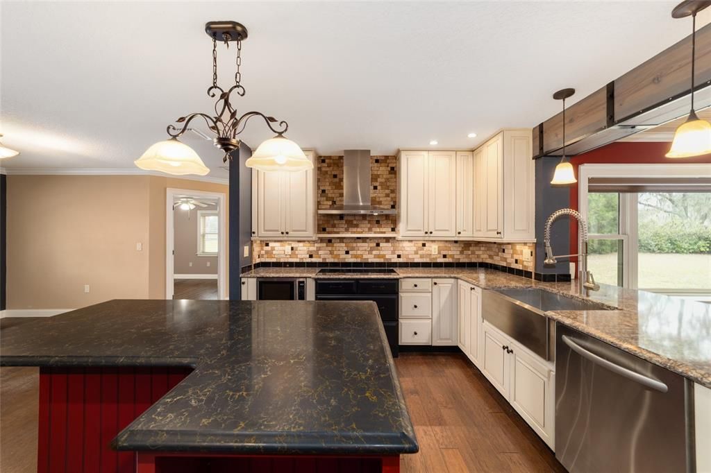 For Sale: $649,900 (3 beds, 2 baths, 1616 Square Feet)