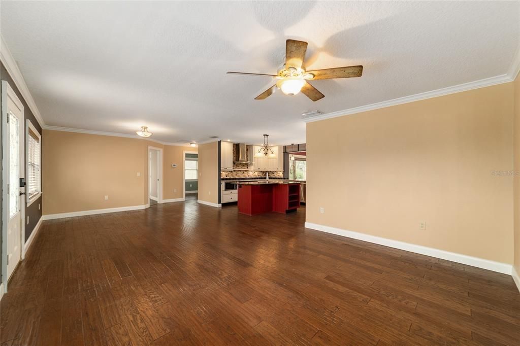 For Sale: $649,900 (3 beds, 2 baths, 1616 Square Feet)