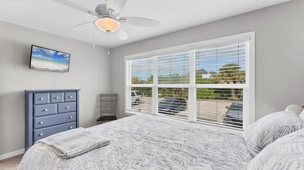 待售: $169,900 (1 贝兹, 1 浴室, 616 平方英尺)