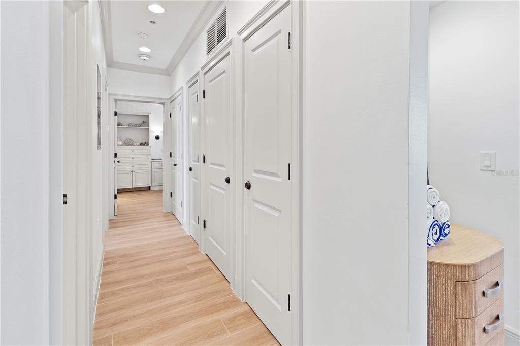 For Sale: $699,000 (2 beds, 2 baths, 834 Square Feet)