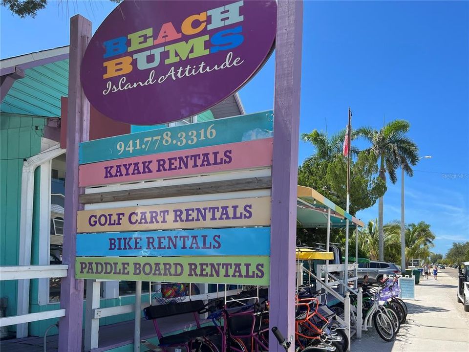 For Sale: $699,000 (2 beds, 2 baths, 834 Square Feet)