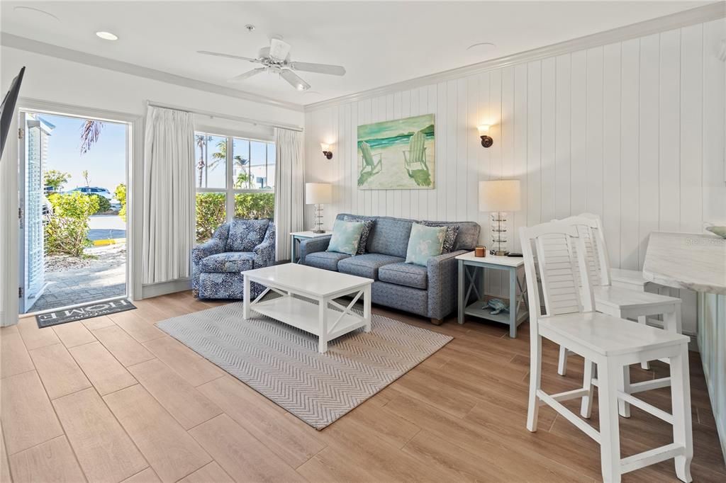 For Sale: $699,000 (2 beds, 2 baths, 834 Square Feet)