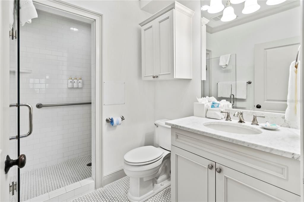 For Sale: $699,000 (2 beds, 2 baths, 834 Square Feet)