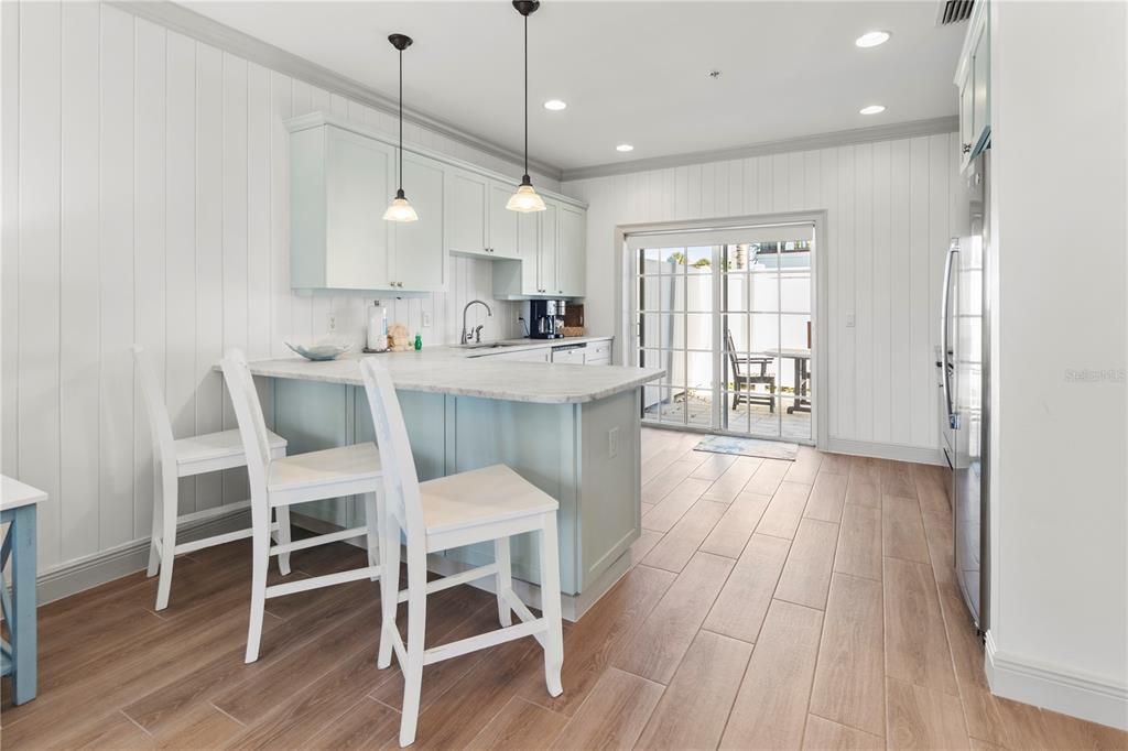 For Sale: $699,000 (2 beds, 2 baths, 834 Square Feet)