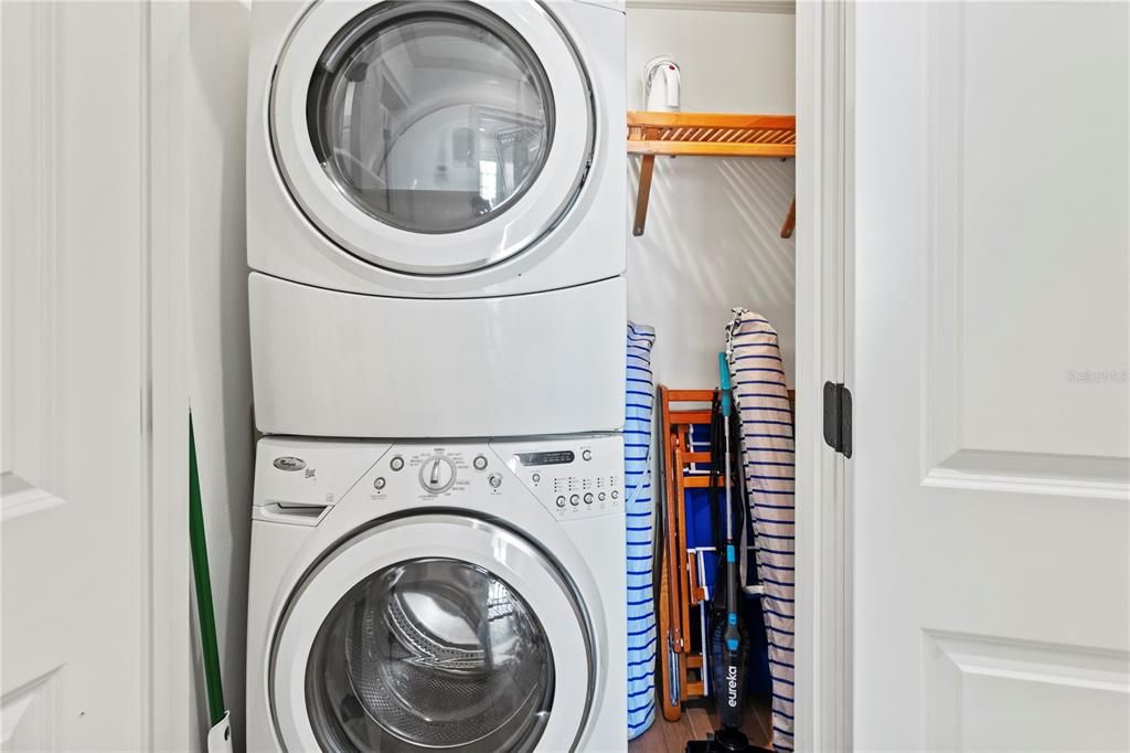 For Sale: $699,000 (2 beds, 2 baths, 834 Square Feet)