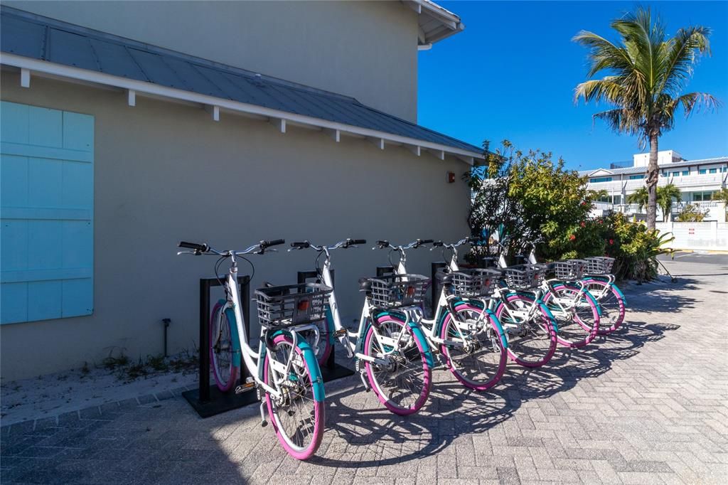 For Sale: $699,000 (2 beds, 2 baths, 834 Square Feet)