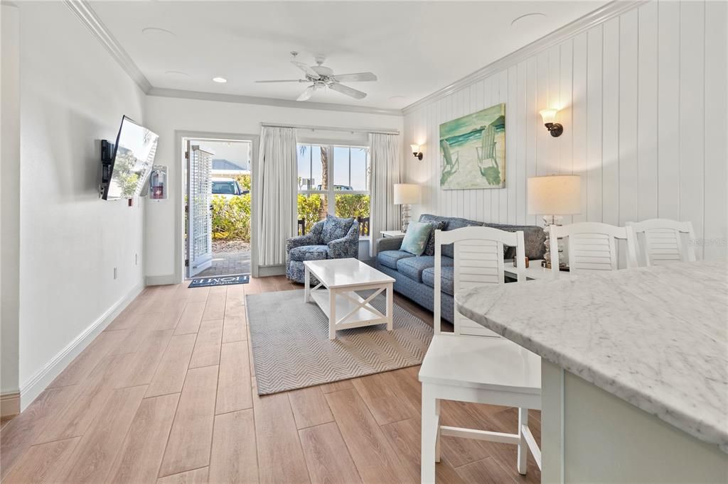 For Sale: $699,000 (2 beds, 2 baths, 834 Square Feet)